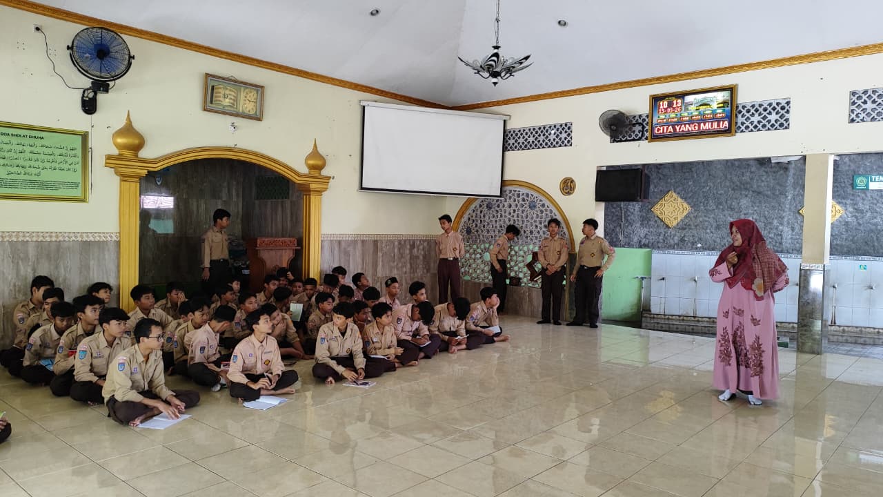 Hadapi Perkemahan, Pramuka Penggalang MTsN 9 Bantul Ikuti Pembekalan